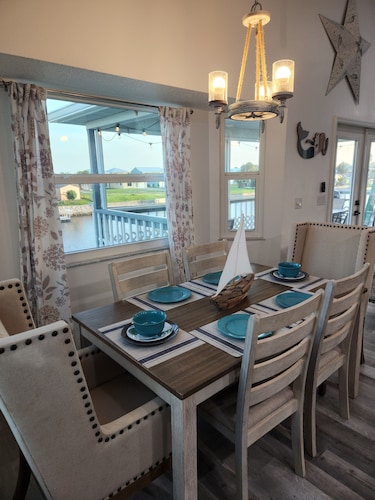 GOLF CART INCLUDED - KAYAKS & GAME ROOM. BRING YOUR BOAT OR JETSKIS