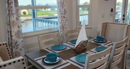 GOLF CART INCLUDED - KAYAKS & GAME ROOM. BRING YOUR BOAT OR JETSKIS