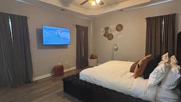 4 bedrooms, iron/ironing board, WiFi, bed sheets