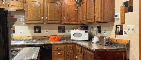 電子レンジ、オーブン、コンロ、食器洗い機