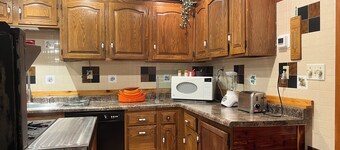 Charming 1-bedroom cottage in Cherry Valley - within walking distance to parks.