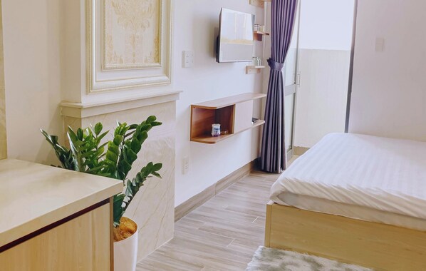 Deluxe Double Room, City View | Desk, free WiFi, bed sheets
