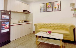 Deluxe Double Room, City View | Living area | 32-inch Smart TV with digital channels