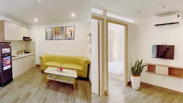Deluxe Double Room, City View | Desk, free WiFi, bed sheets