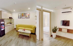 Deluxe Double Room, City View | Desk, free WiFi, bed sheets
