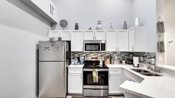 Departamento Confort, vista a la bahía | Cocina privada