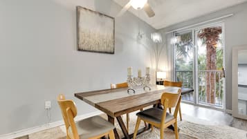 Departamento Confort, vista a la bahía | Servicio a la habitación