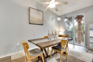 Apartamento Confort, vistas a la bahía | Servicio de comidas en la habitación