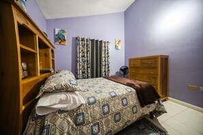 2 chambres, fer et planche à repasser, Wi-Fi, draps fournis