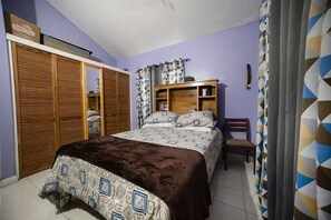 2 chambres, fer et planche à repasser, Wi-Fi, draps fournis