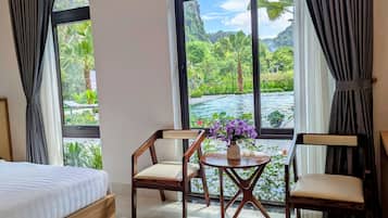 Family Room, Bathtub | Mountain view