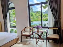 Family Room, Bathtub | Mountain view