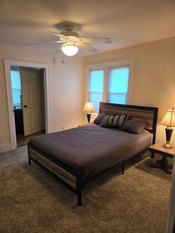 3 bedrooms, desk, iron/ironing board, free WiFi