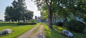Charming 3-bedroom house on a farmette with AC and WiFi in delightful Oshkosh.