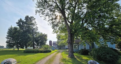 Charming 3-bedroom house on a farmette with AC and WiFi in delightful Oshkosh.