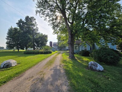 Charming 3-bedroom house on a farmette with AC and WiFi in delightful Oshkosh.