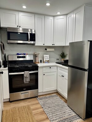 電子レンジ、オーブン、コンロ