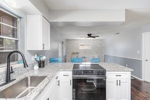 Fridge, microwave, oven, stovetop - Charming 3-bedroom Pool House with WiFi and AC in Palm Bay (Palm Bay)