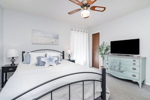 3 bedrooms, desk, iron/ironing board, travel crib