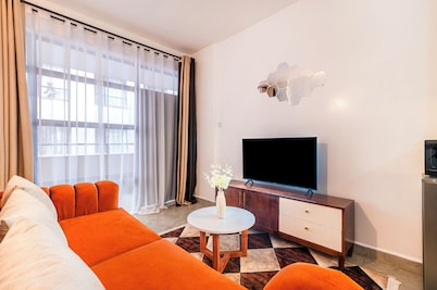 Chic 1-bedroom apartment in Phenomenal Nairobi with WiFi