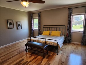5 bedrooms, desk, travel crib, free WiFi