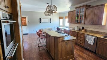 Mikrowelle, Ofen, Herdplatte, Geschirrspüler