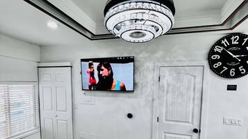 Strygejern/strygebræt, Wi-Fi, sengetøj