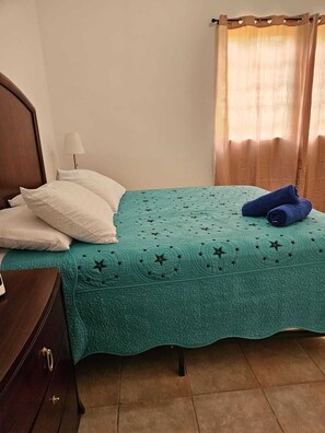 2 chambres, fer et planche à repasser, Wi-Fi, draps fournis