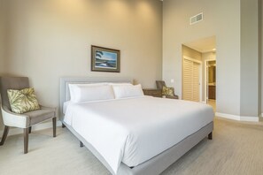 2 slaapkamers, een bureau, een strijkplank/strijkijzer, reisbedje