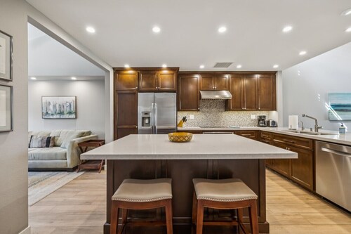 Chic Palm Desert Gem. Relax, Swim, Repeat