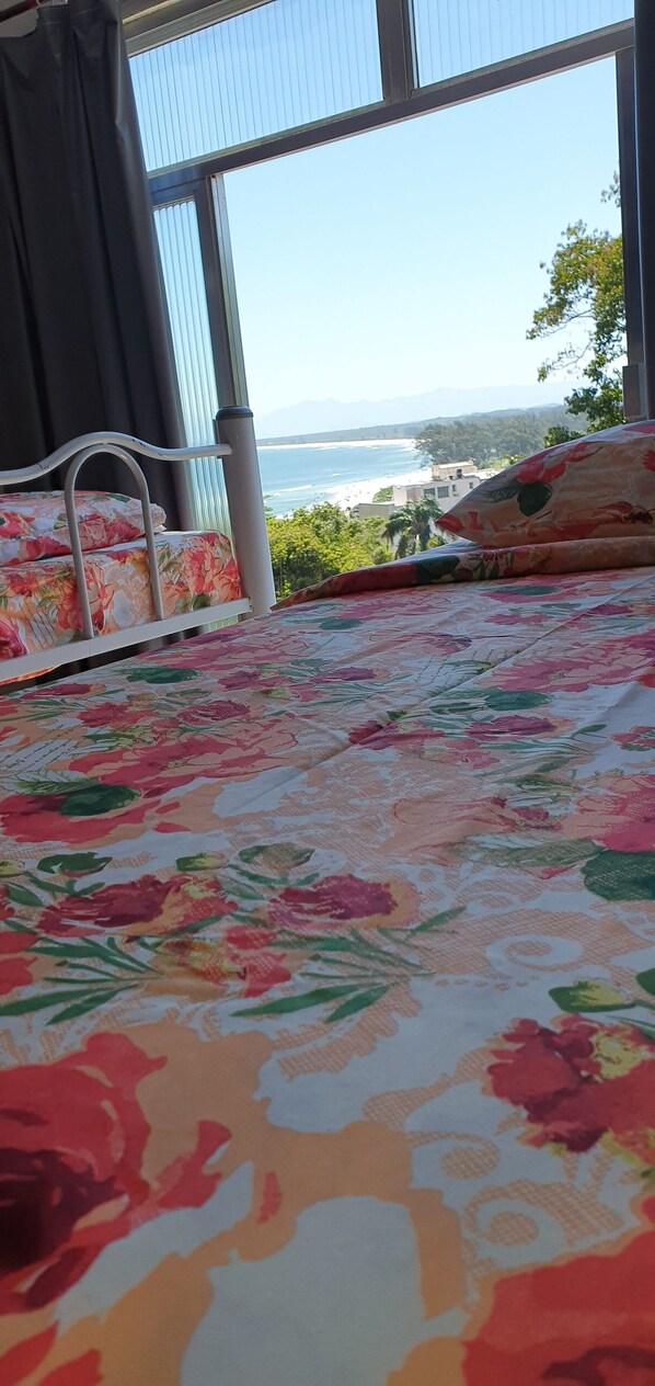 5 bedrooms, WiFi, bed sheets