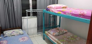 5 bedrooms, WiFi, bed sheets