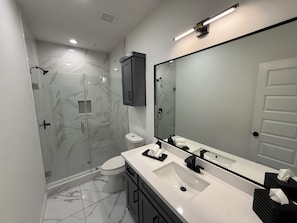 Shower, hair dryer, towels, soap -  Brand New, Spacious & Stylish – Your Perfect Getaway Awaits! (Mission)