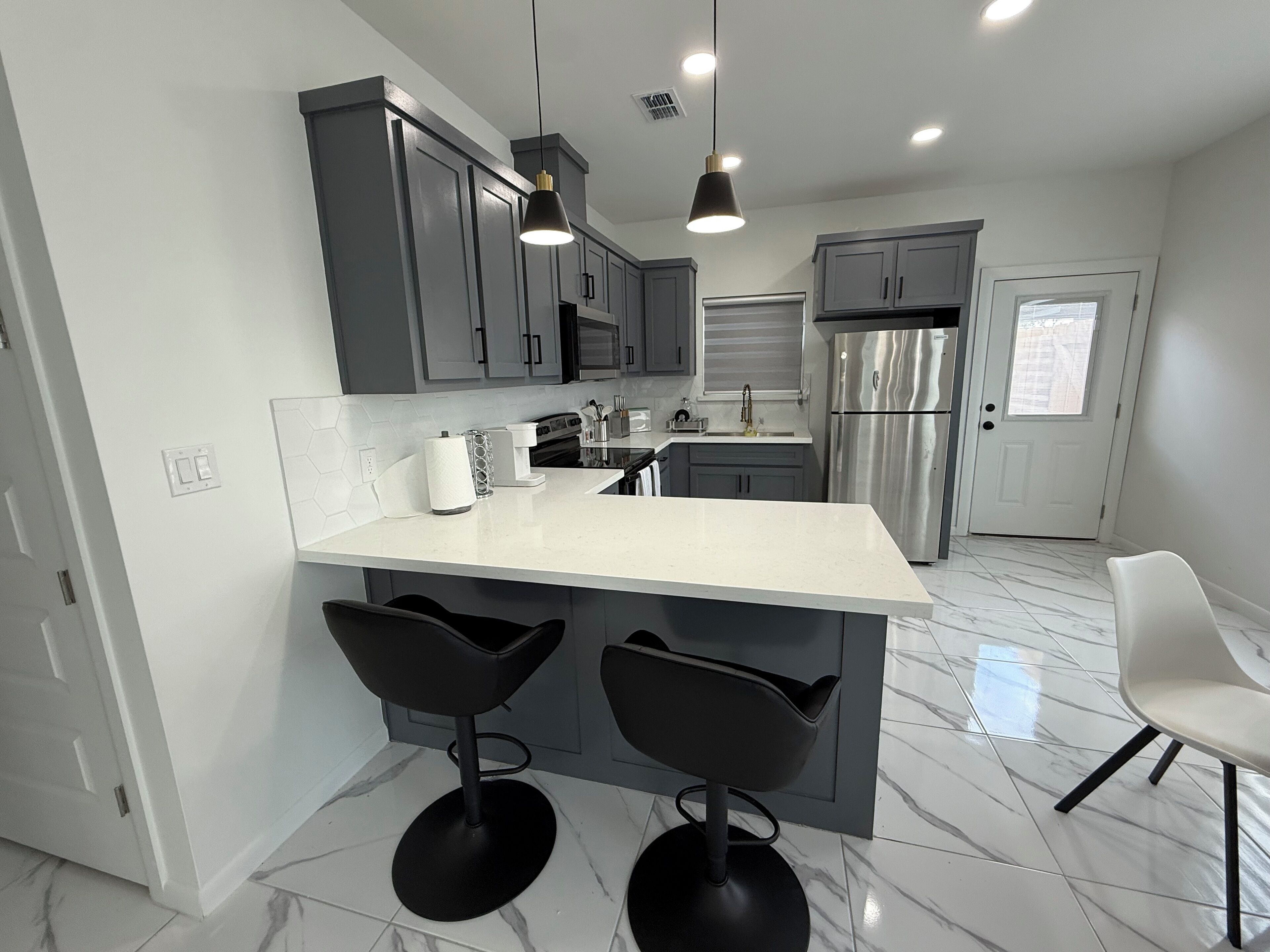 Micro-ondes, four, plaque de cuisson