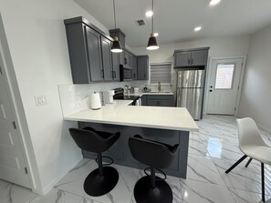 Microwave, oven, stovetop - Brand New, Spacious & Stylish – Your Perfect Getaway Awaits! (Mission)