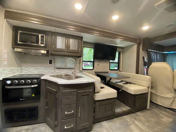 Fridge, microwave, oven, stovetop