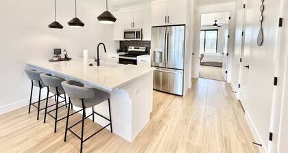 Luxury Kanab Retreat |Zion Basecamp| Hot Tub-Pool