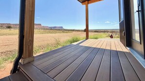 A wooden deck with a view of a desert landscape. - Journey Pines: Secluded Tiny Home w/ Hot Tub (Kanab)