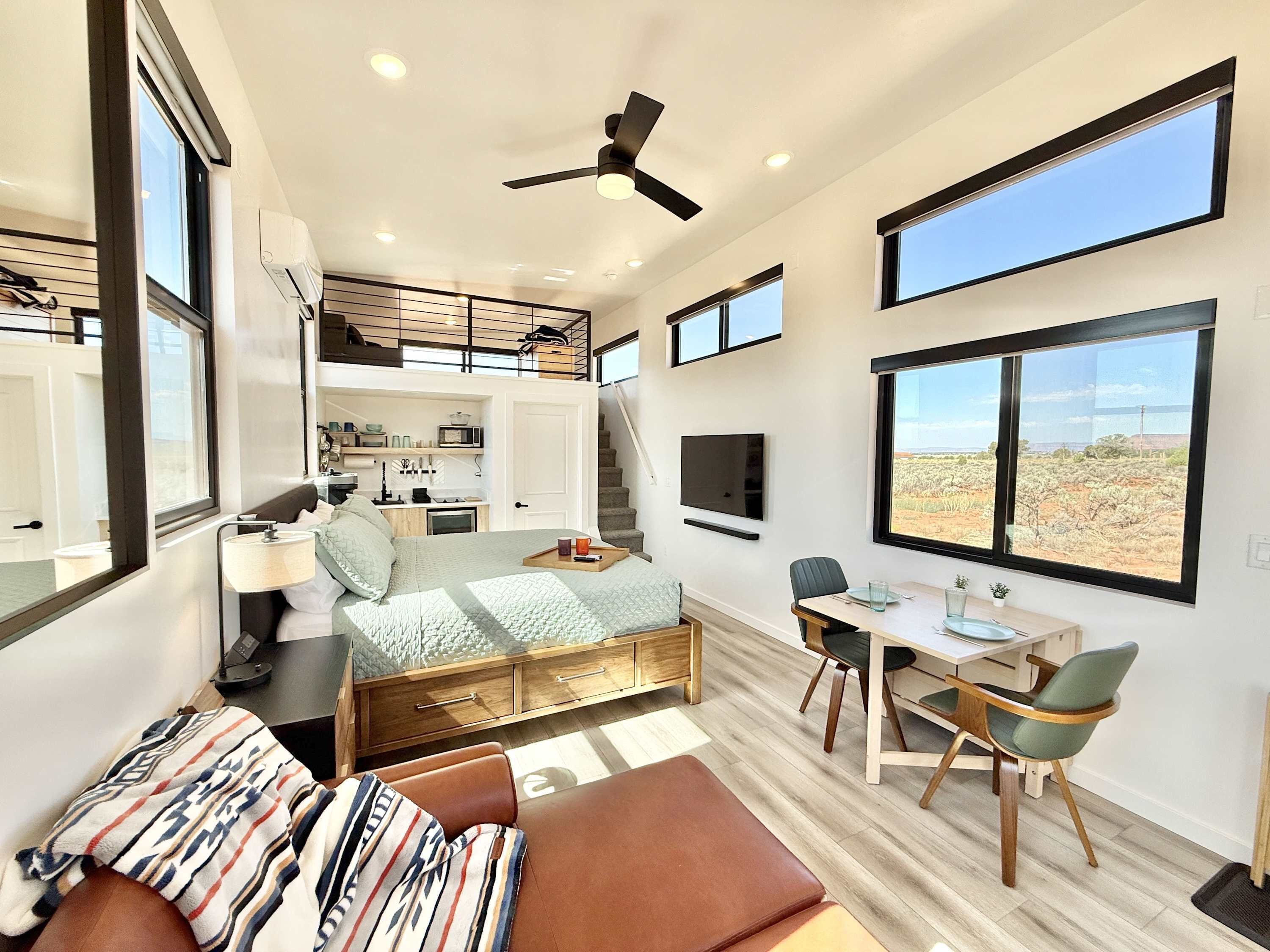 1 bedroom, desk, travel crib, WiFi