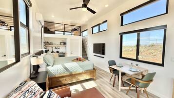 1 bedroom, desk, travel crib, WiFi