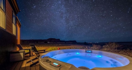 Tiny Home w/Panoramic Views, Hot Tub, Near Zion