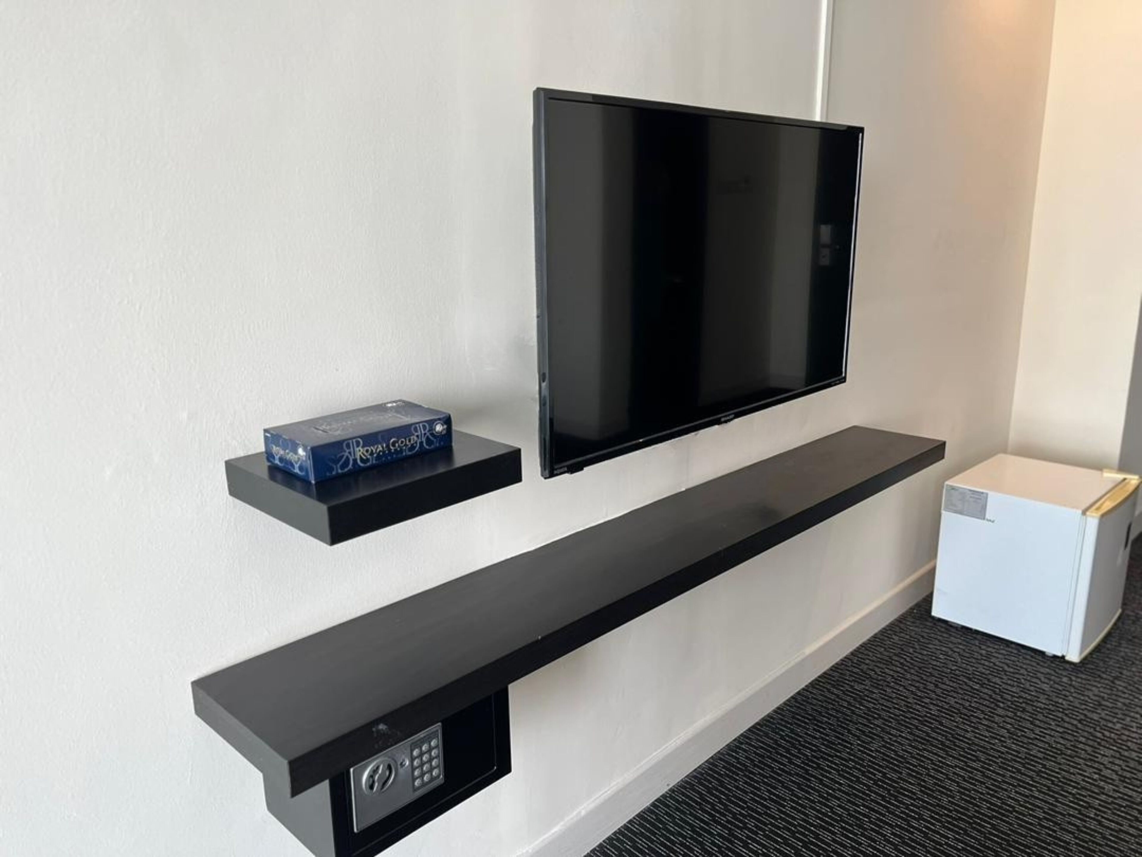 Familiekamer, 2 queensize bedden | Televisie