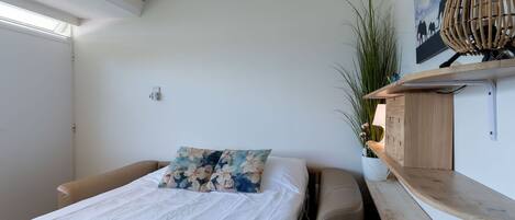 1 bedroom, travel cot, free WiFi
