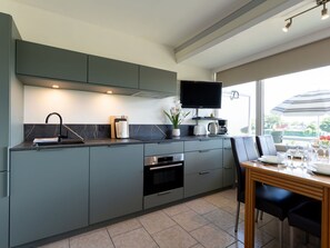Microwave, oven, dishwasher, toaster - Lovely apartment for 4 guests with WIFI, TV, balcony and pets allowed (Bruges)
