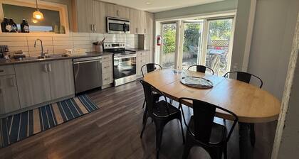 Spacious Family Apartment w/ off-leash dog park & playground across the street!
