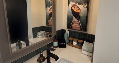 Spacious Family Apartment w/ off-leash dog park & playground across the street!