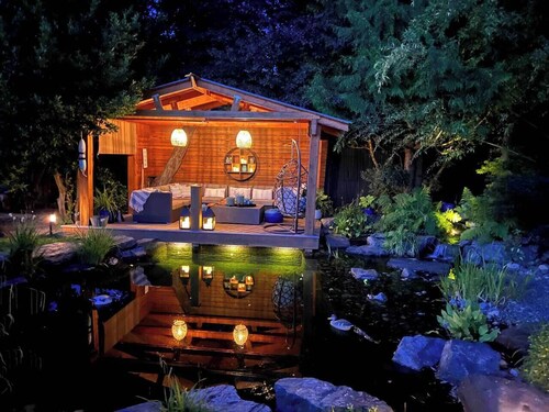 Family Oasis w/Resort Facilities - swim pond, hot tub, deck, dock, ping-pong.