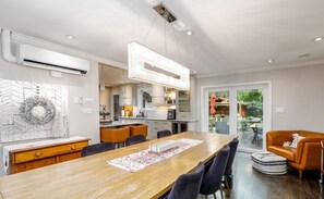 Dining - Family Oasis w/Resort Facilities - swim pond, hot tub, deck, dock, ping-pong. (Saanich)