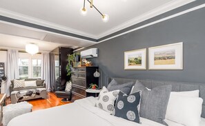 4 bedrooms, desk, iron/ironing board, travel crib