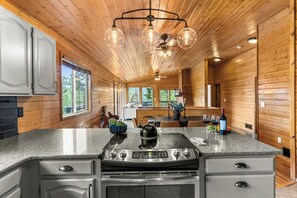 Fridge, microwave, oven, stovetop - Bailey Treetop Retreat: Spacious, Hot Tub, Pool Table, Yoga, Family, Views (Bailey)